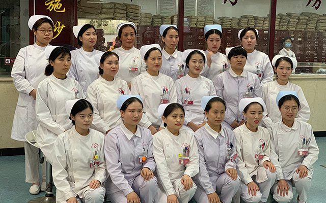 【5.12护士节】爱游戏网站手机网页版 - 首页,举办茶话会白衣天使受表彰(图1)