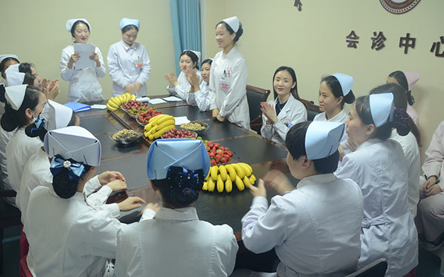 【5.12护士节】爱游戏网站手机网页版 - 首页,举办茶话会白衣天使受表彰(图5)
